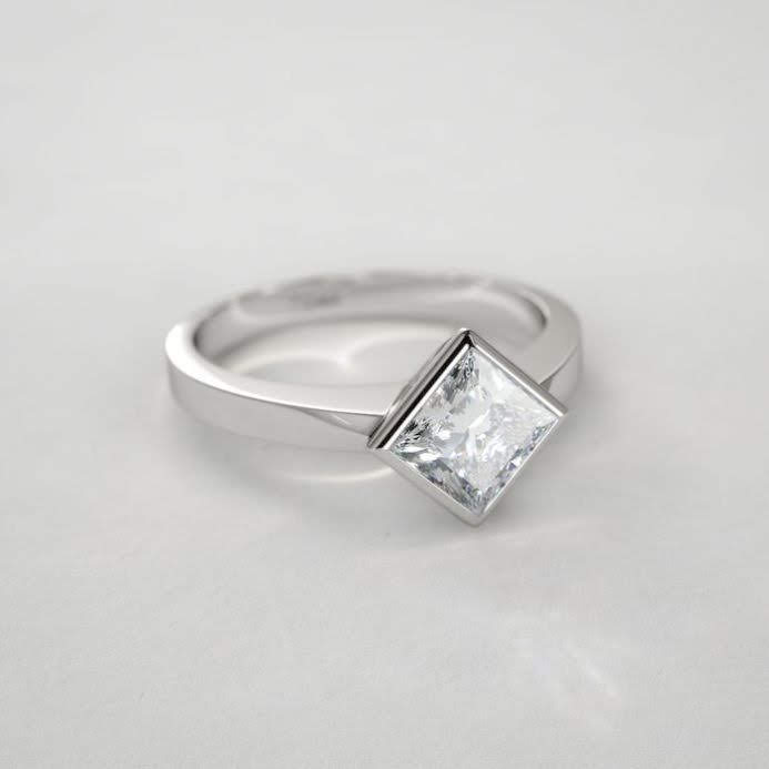 Anel Classic zirconia