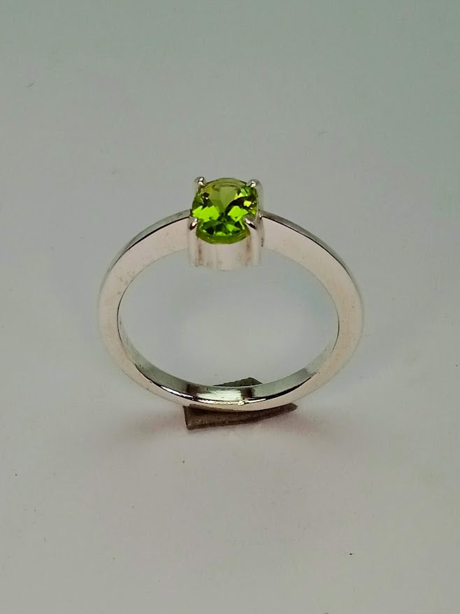 Anel Garra peridoto